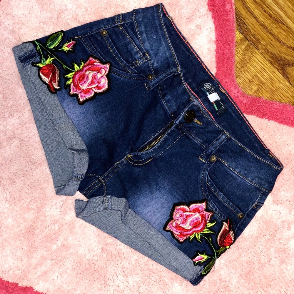 Boom Boom Jean Shorts With Flowers Patches SIZE3